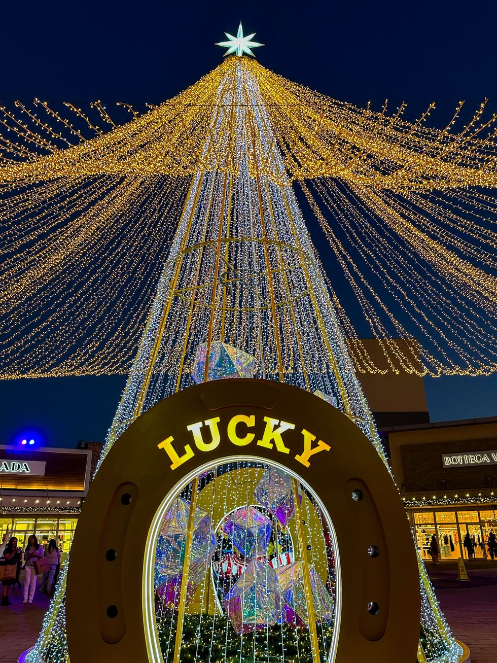 2023去華泰名品城耶誕村過聖誕！巨型幸運聖誕樹、「小鬼當家」風格造景、41攤飄雪市集