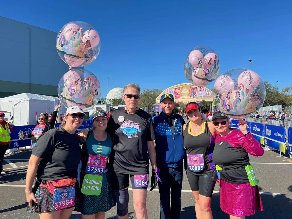 disney balloon ladies david thompson and jeff galloway