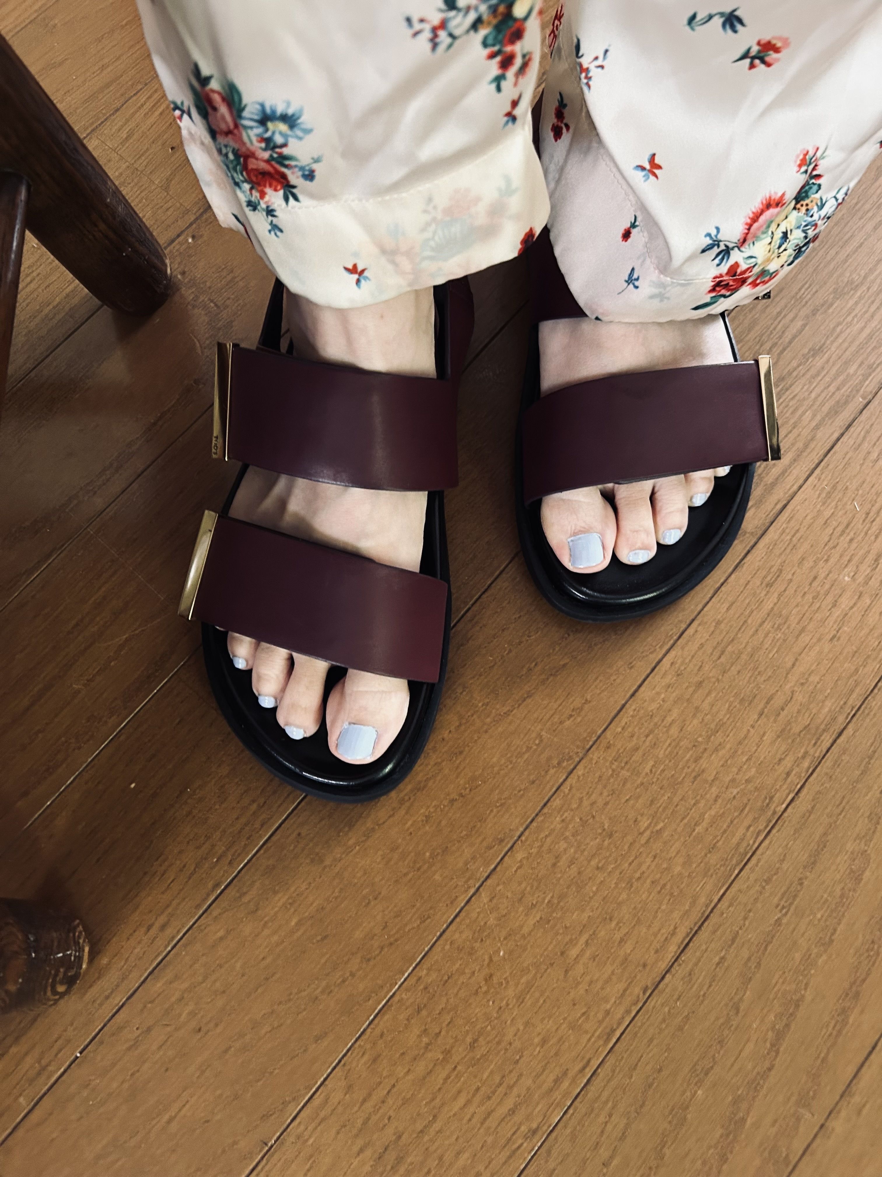 雑誌掲載 TOD'S トッズ ケイト チェーン モチーフ サンダル 今年顔で歩きやすい！ トッズの褒められサンダル｜ハーパーズ