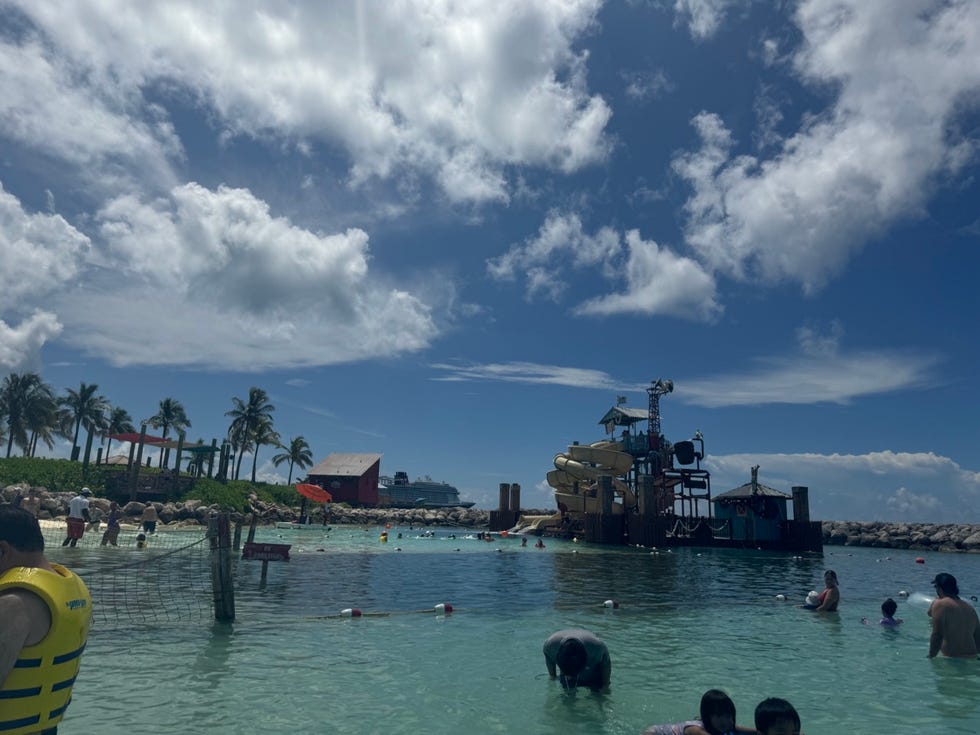 disney wish castaway cay pelican plunge beach