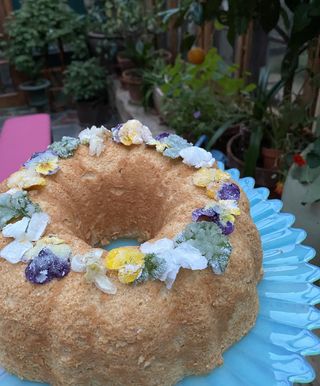 zac posen's angel food cake with candied flowers from his garden