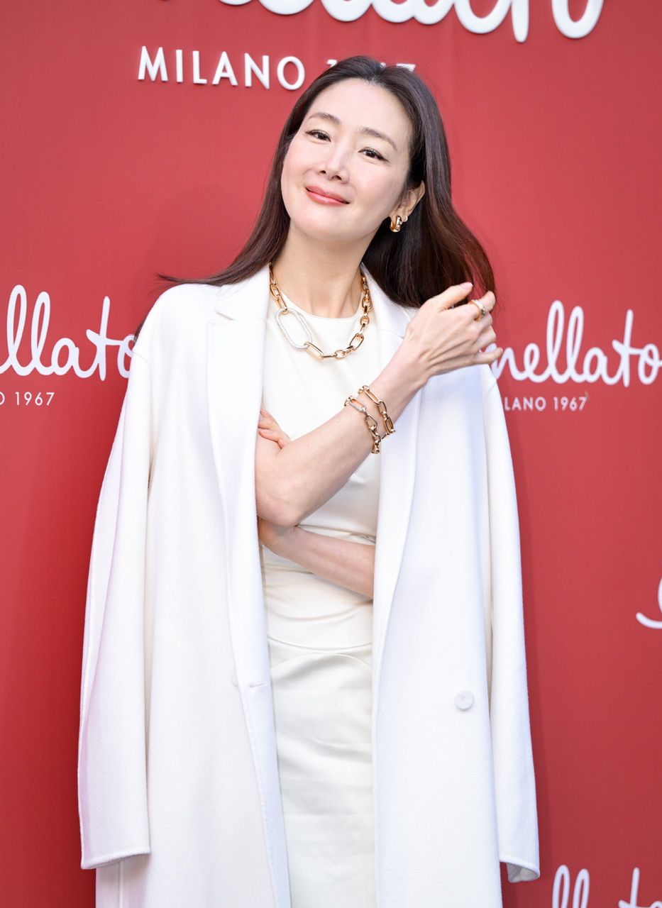 49歳チェ・ジウ、透明感あふれる美貌をキープする秘訣とは？髪型