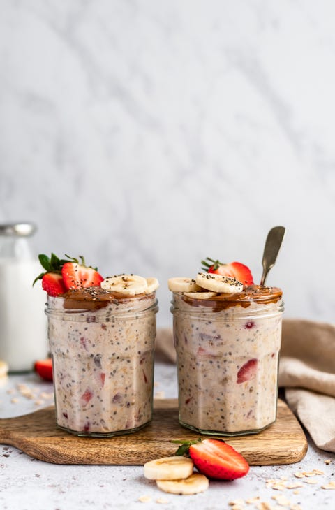 porridge con mantequilla de almendra, fresa y banana