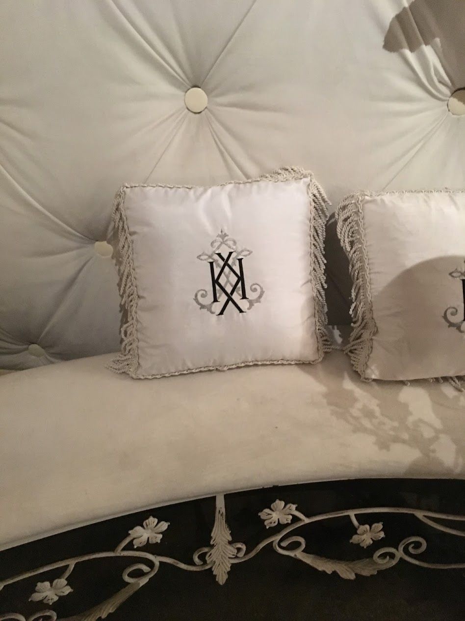 Pillow, Bedding, Wedding ring cushion, Cushion, Furniture, Wedding ceremony supply, Linens, Duvet cover, Textile, Room, 