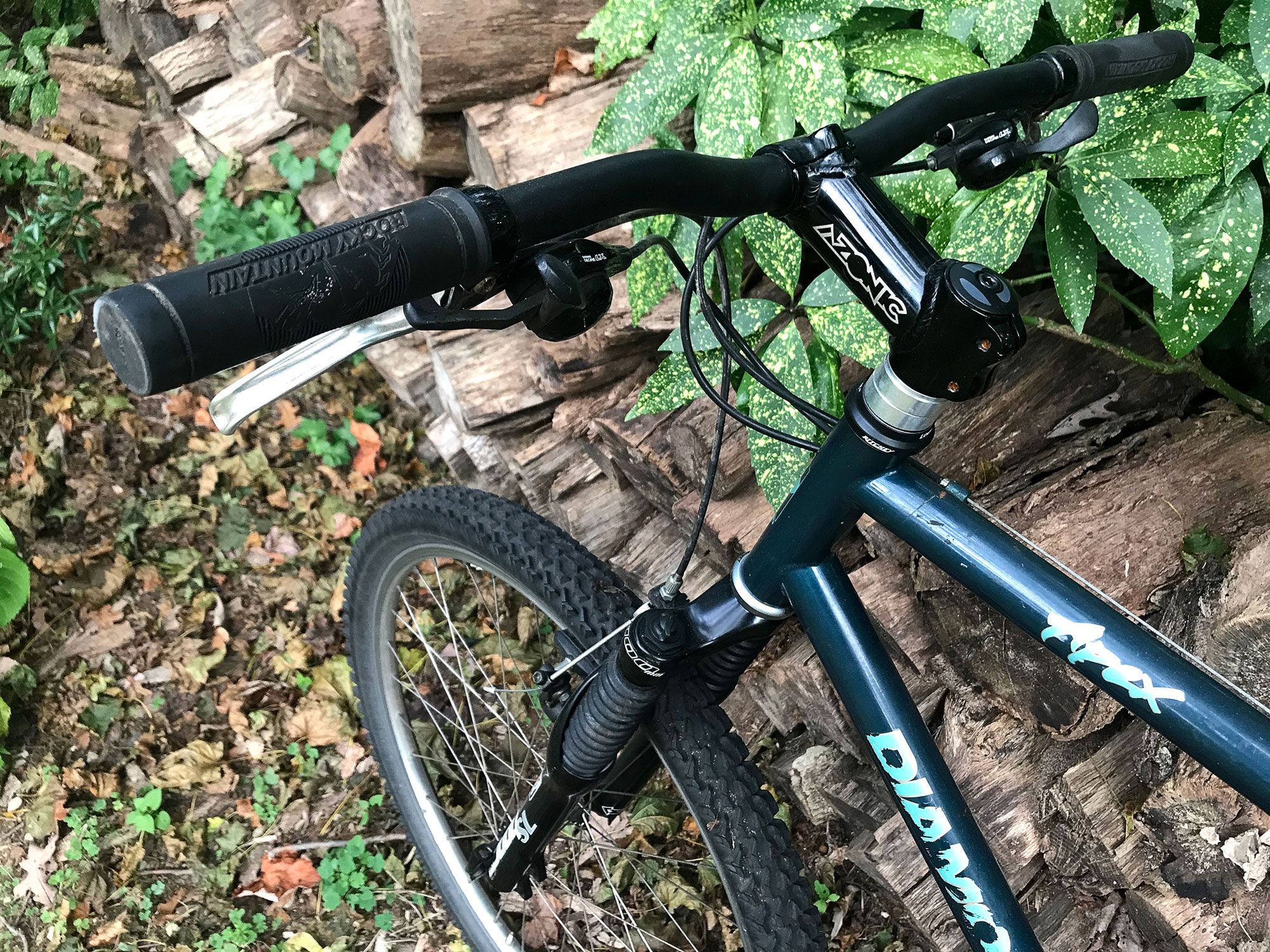 Diamondback apex mountain clearance bike