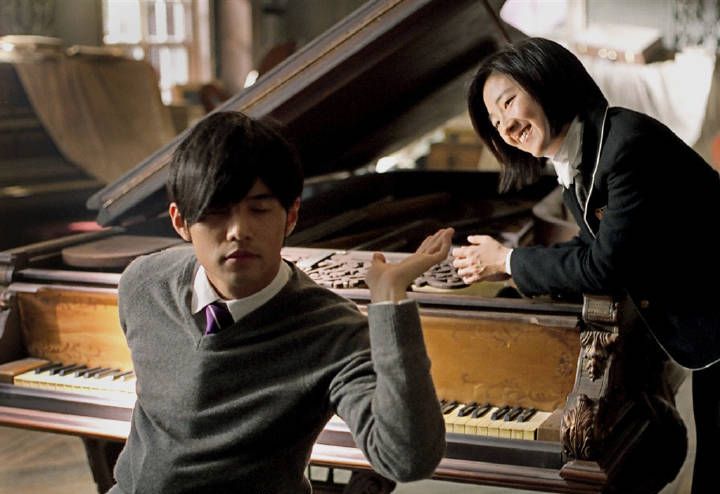 Pianist, Technology, Musician, Piano, Electronic device, Black hair, 