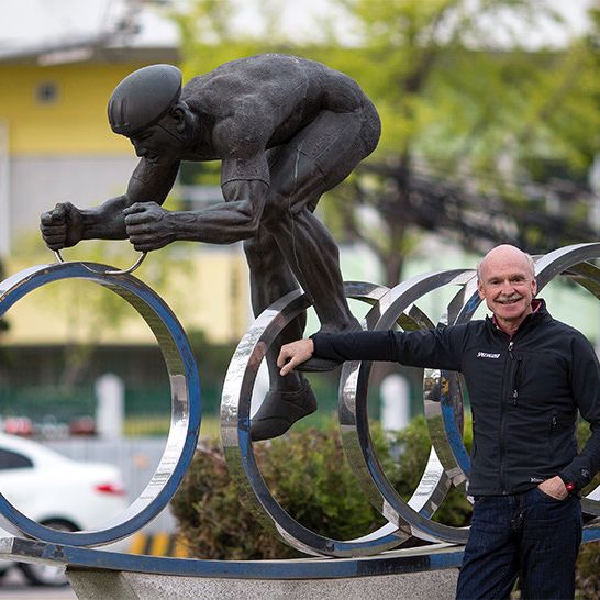 Bicycle, Cycling, Sculpture, Bicycle handlebar, Vehicle, Statue, Cyclo-cross, Bicycle tire, Recreation, Bicycle wheel, 