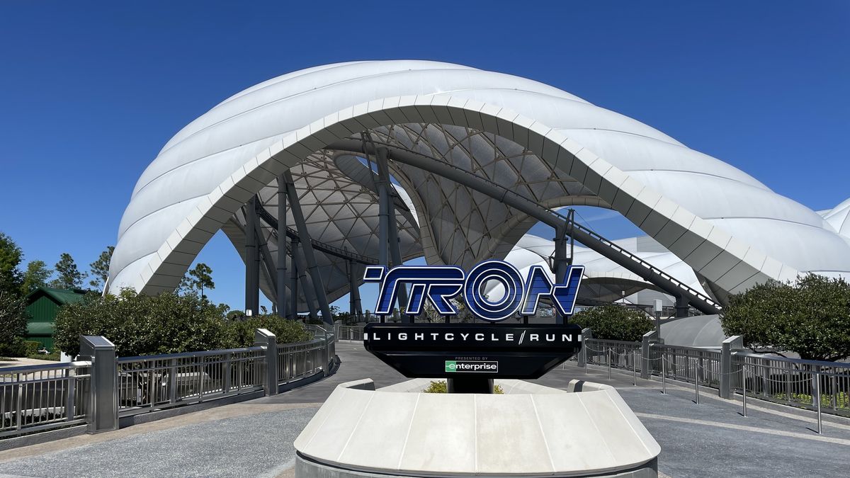 preview for A Look at Disney's TRON Lightcycle / Run