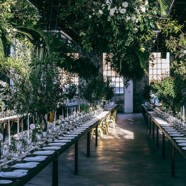 How to decorate a bar with greenery