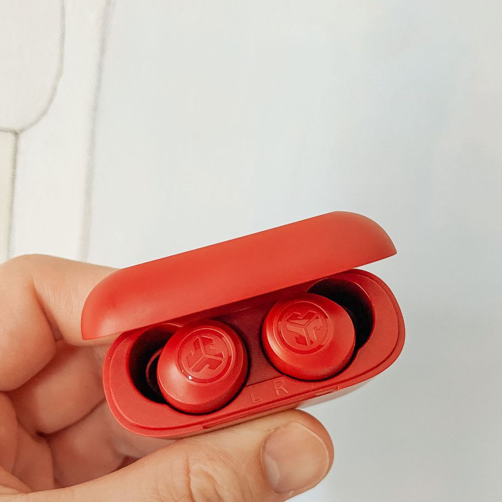 holding earbuds case open