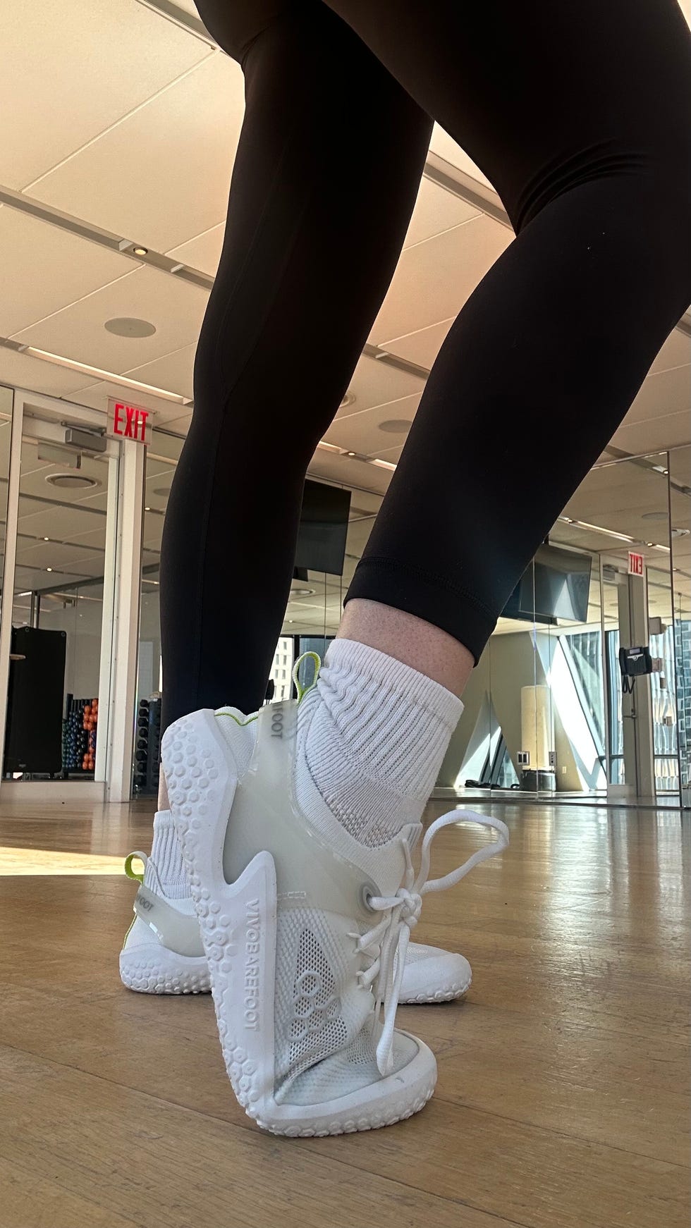 vivobarefoot review, testing a pair of white vivobarefoot motus studio sneaker in a gym