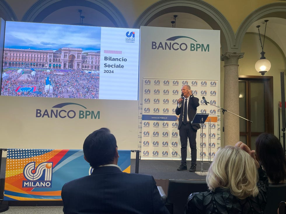 presentation event by banco bpm with a speaker discussing social accountability