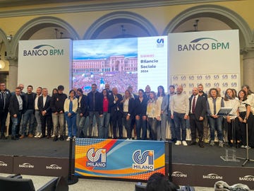 event showcasing social balance for 2024 by banco bpm featuring a group of individuals on stage
