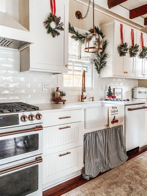 20+ Christmas Kitchen Decor Ideas - How to Decorate Your Kitchen for ...