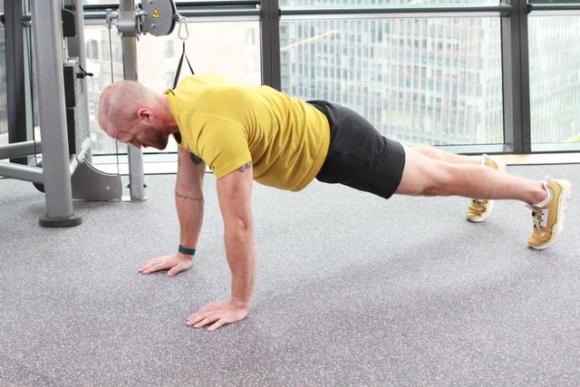 The Inchworm Exercise Is an Effective Abs and Hamstrings Move