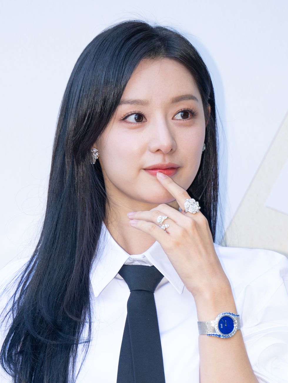 kim ji won poses for pictures during ‘photo event of piaget’ at cociety sung su on nov 8th in seoul, south koreaphotoosen