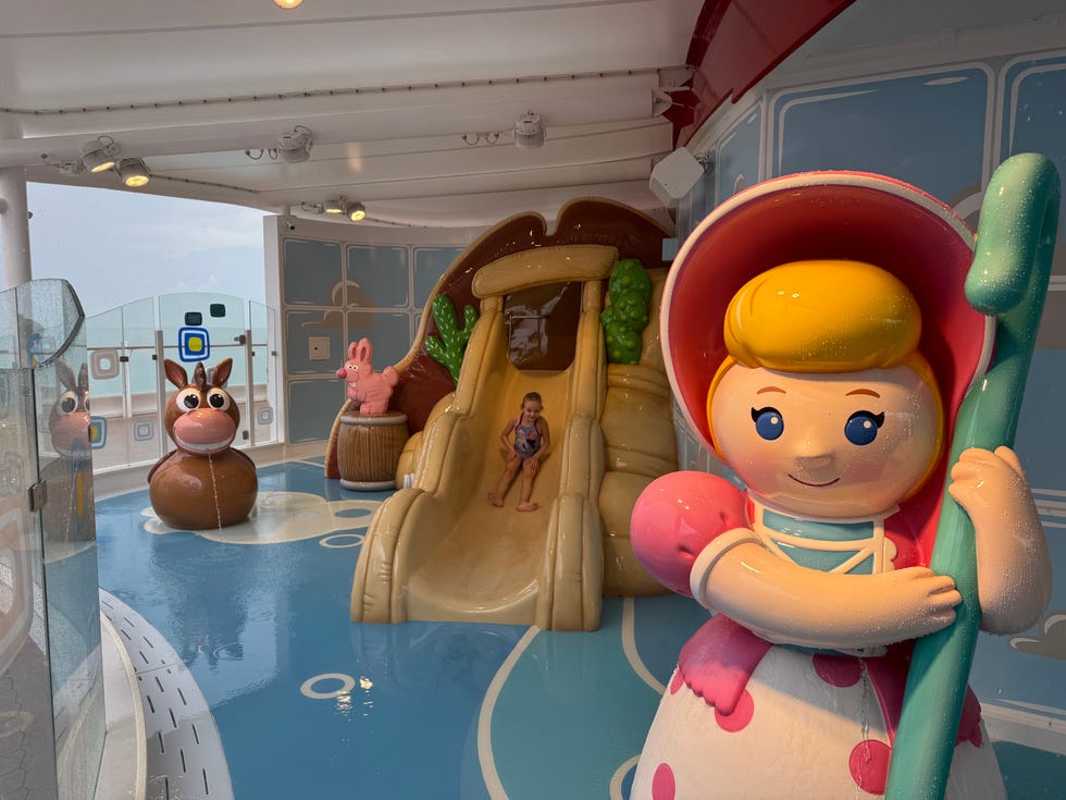 disney wish toy story splash zone