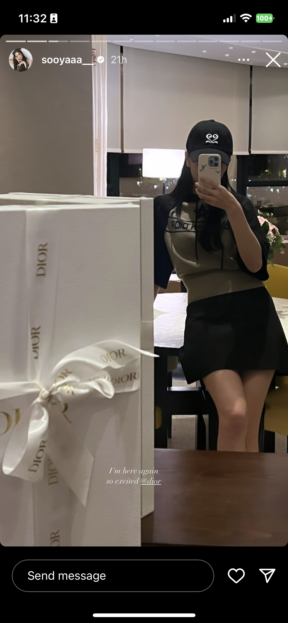 JISOO và CEO quan hệ công chúng của Dior. #JISOO #DIOR #BLACKPINK