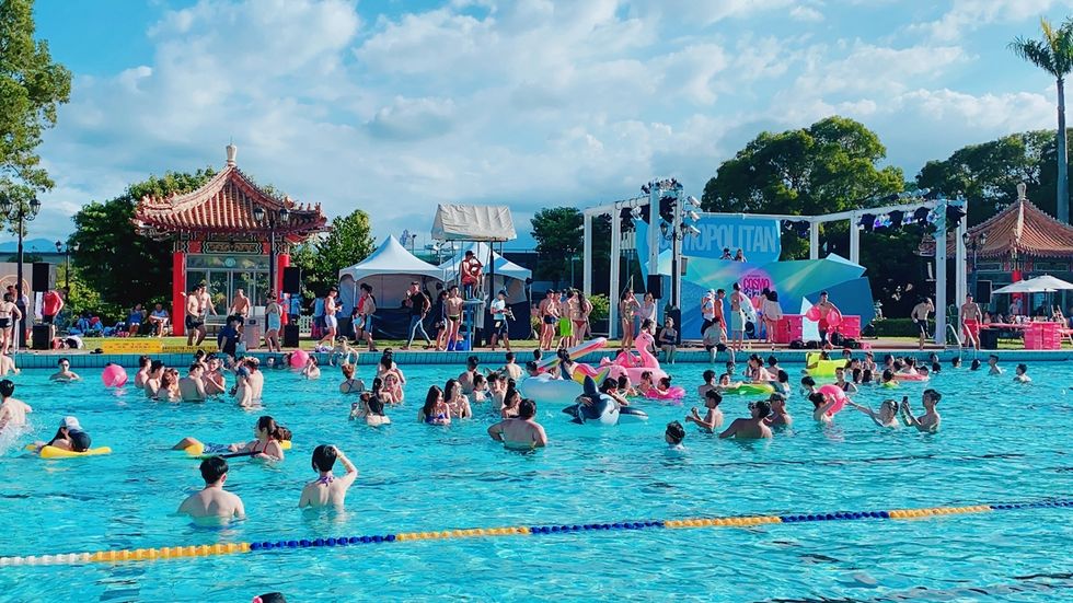 【2020 cosmo bikini party】一年一次泳池嗨趴、超狂市集～熱力四射派對動物今年全到齊！