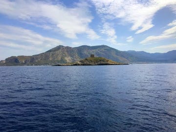 amicizia tra donne il progetto per ricomprare isola delle femmine