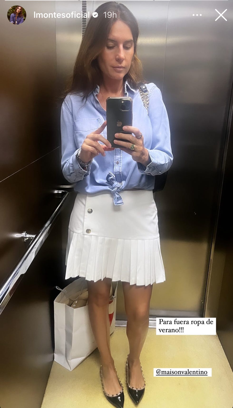 Lourdes Montes presume de piernas con falda blanca de colegiala tendencia de  primavera