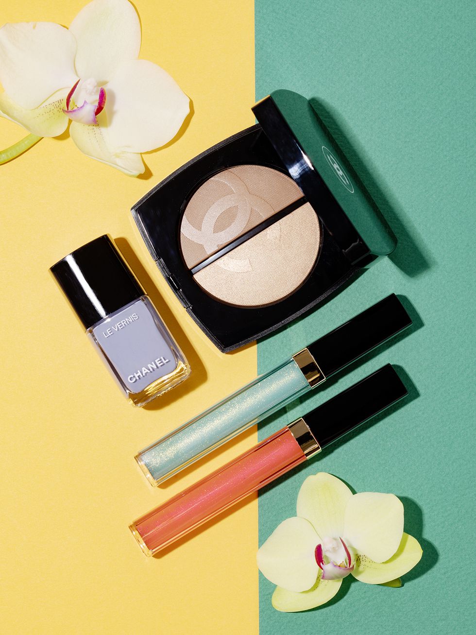 Cosmetics, Beauty, Eye shadow, Product, Face powder, Eye, Cheek, Material property, Eye liner, Lipstick, 