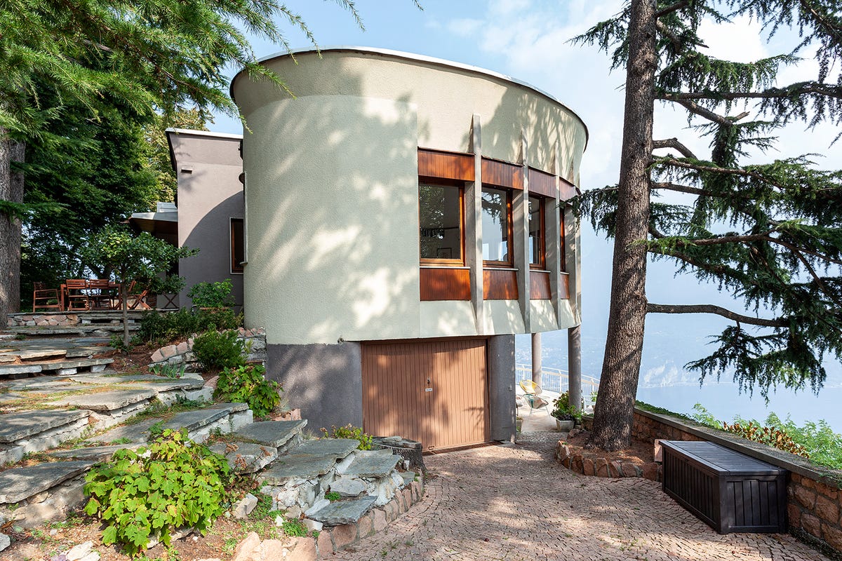 preview for Questa villa sul Lago di Como realizzata da Gio Ponti è oggi una casa vacanze da sogno