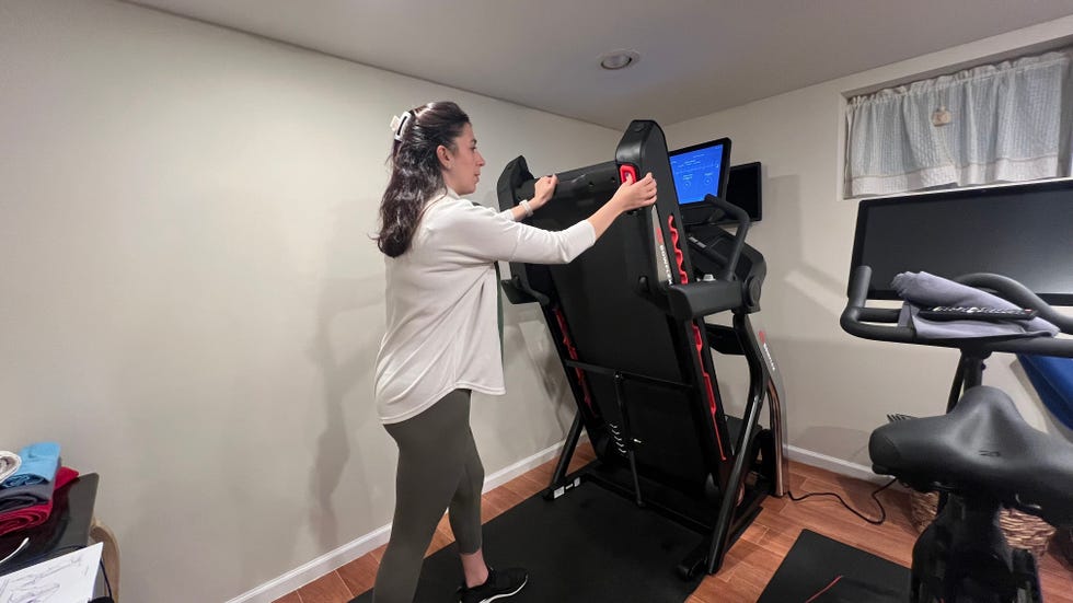 sassos folding the bowflex treadmill 22 in her home