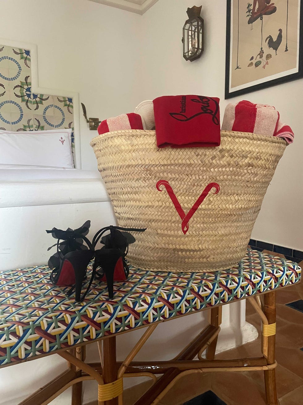 vermelho christian louboutin hotel