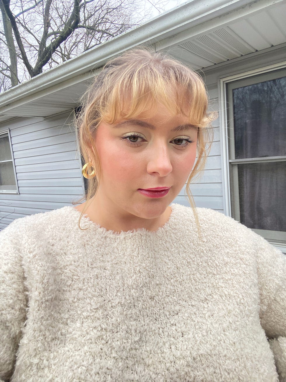 a person with blonde hair