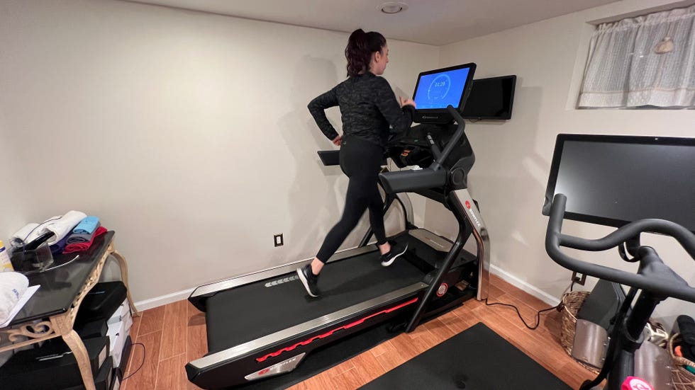 sassos testing the bowflex treadmill 22 in her home