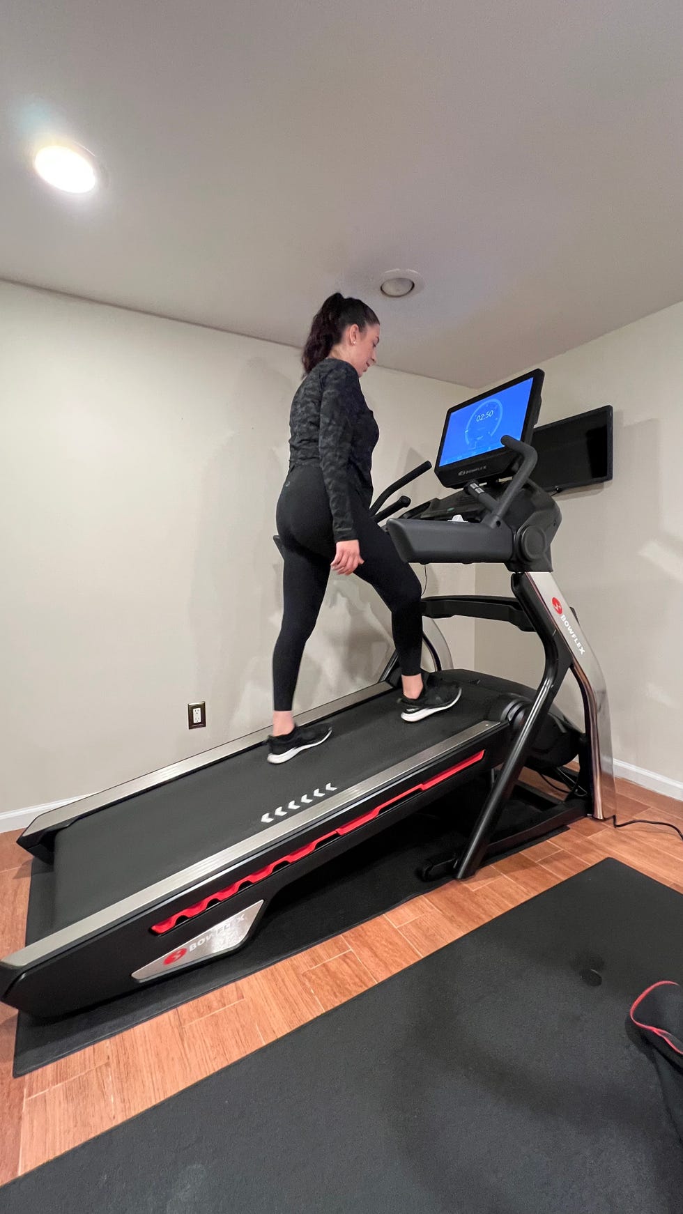 sassos testing the bowflex treadmill 22 in her home