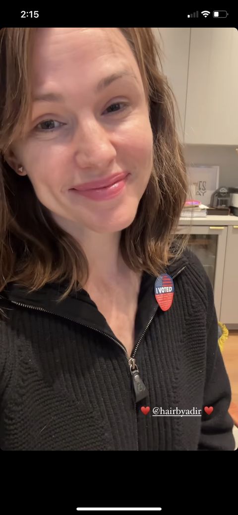 jennifer garner with her i voted sticker