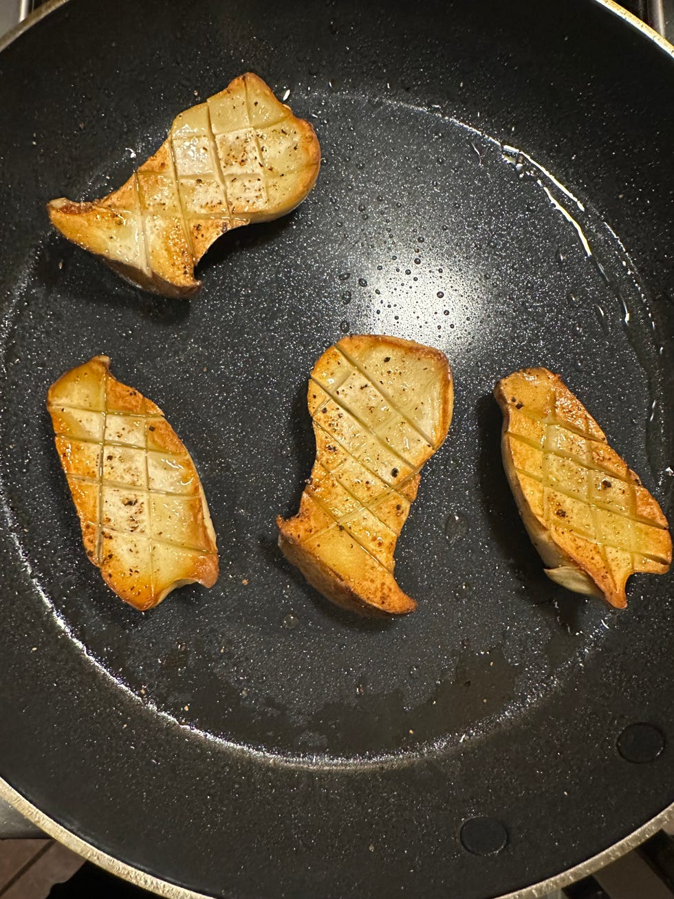 Eringi mushrooms on green bread