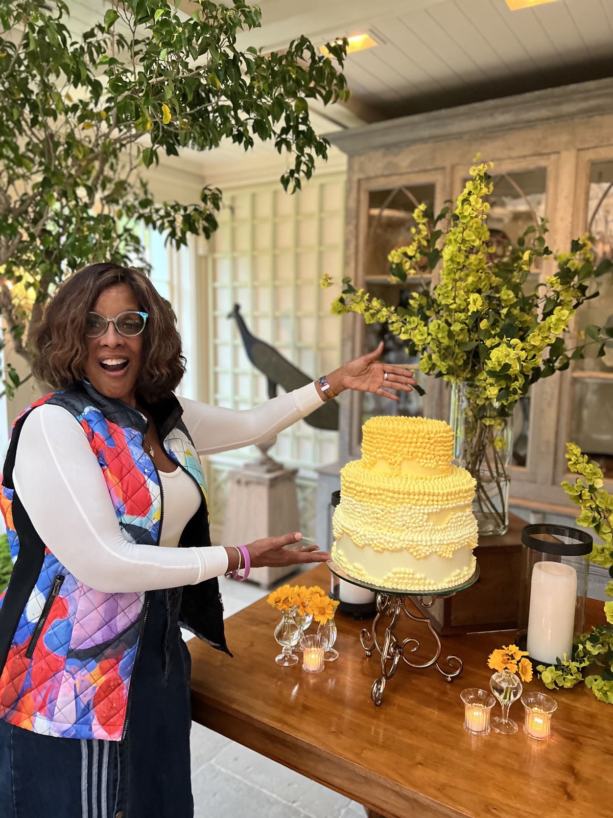 gayle king with her birthday cake
