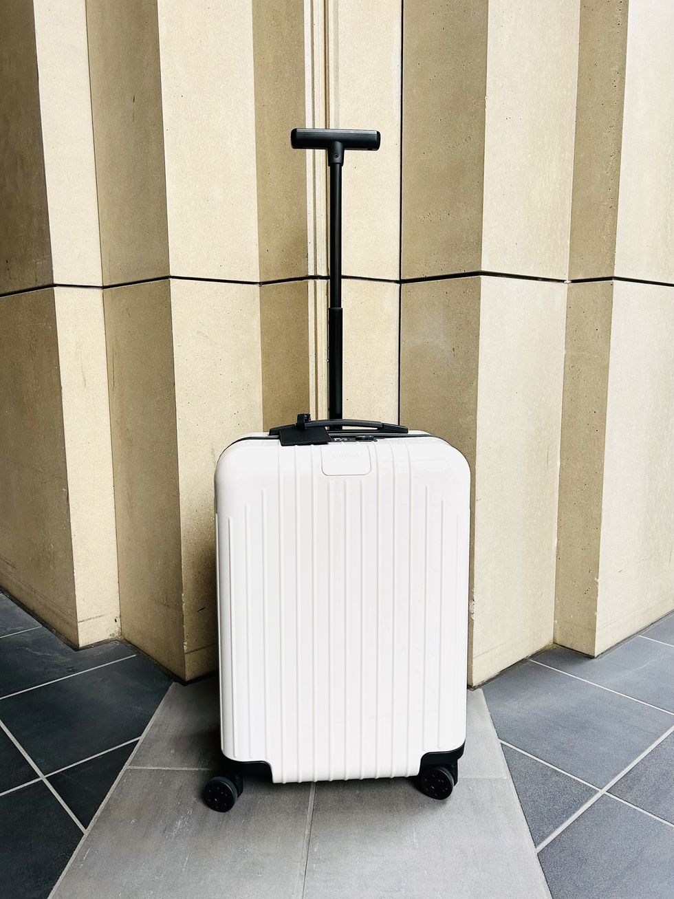 エディターズOKINI】スーツケースは大人のたしなみ。旅を豊かにしてくれる「リモワ」のトランク｜ELLE[エル デジタル]