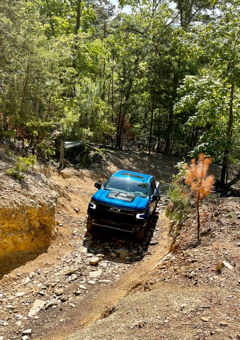 chevy silverado zr2 di jalan setapak