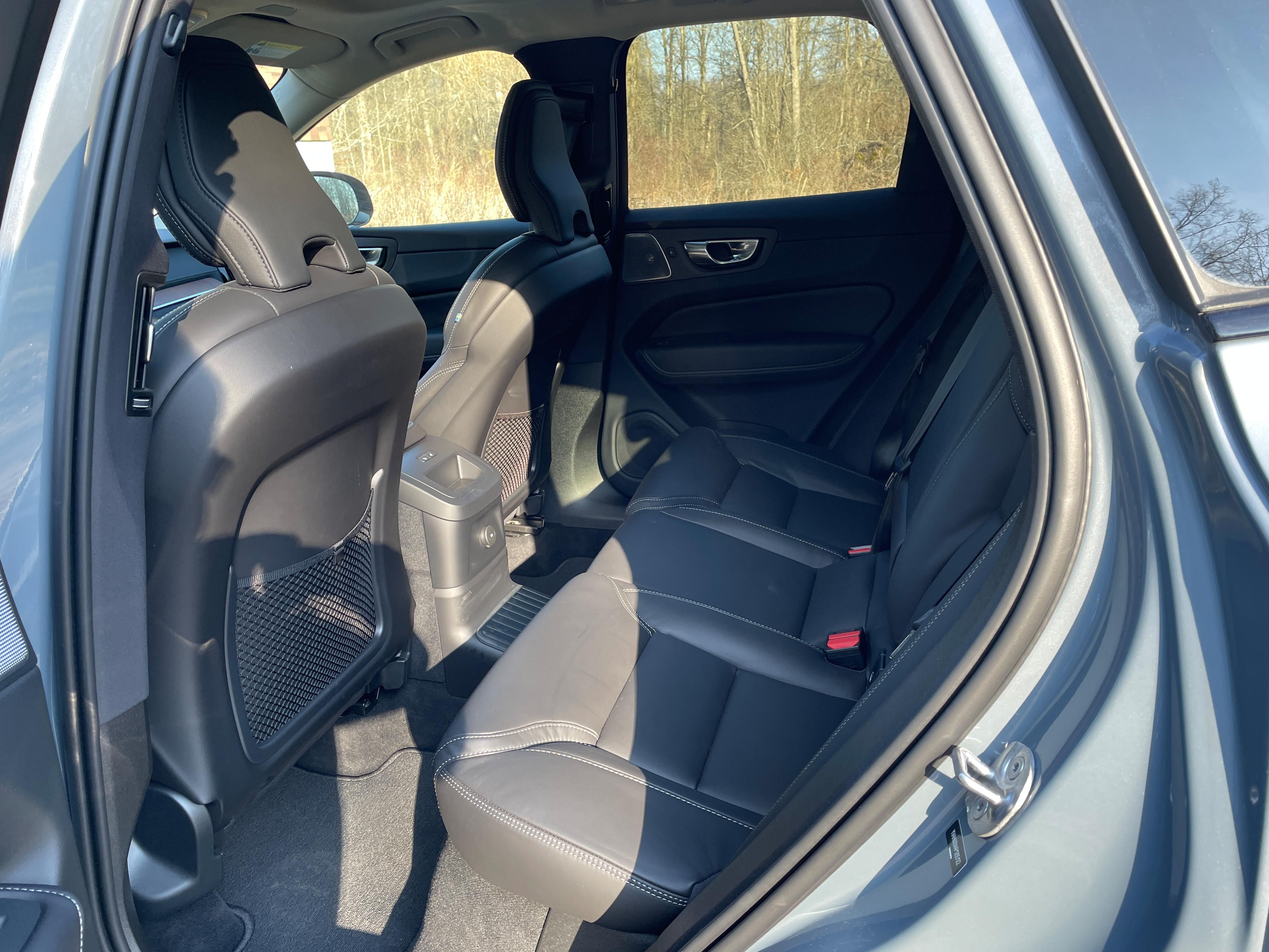 Volvo xc60 on sale 3 car seats