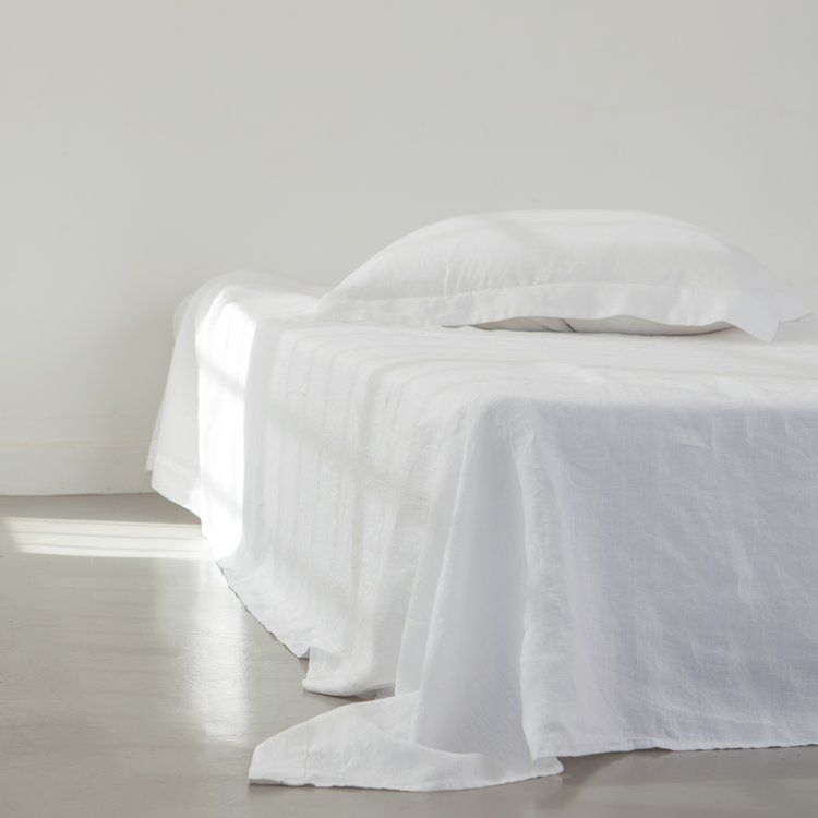 White, Bed sheet, Bedding, Furniture, Bed, Textile, Room, Linens, Bed frame, Duvet cover, 