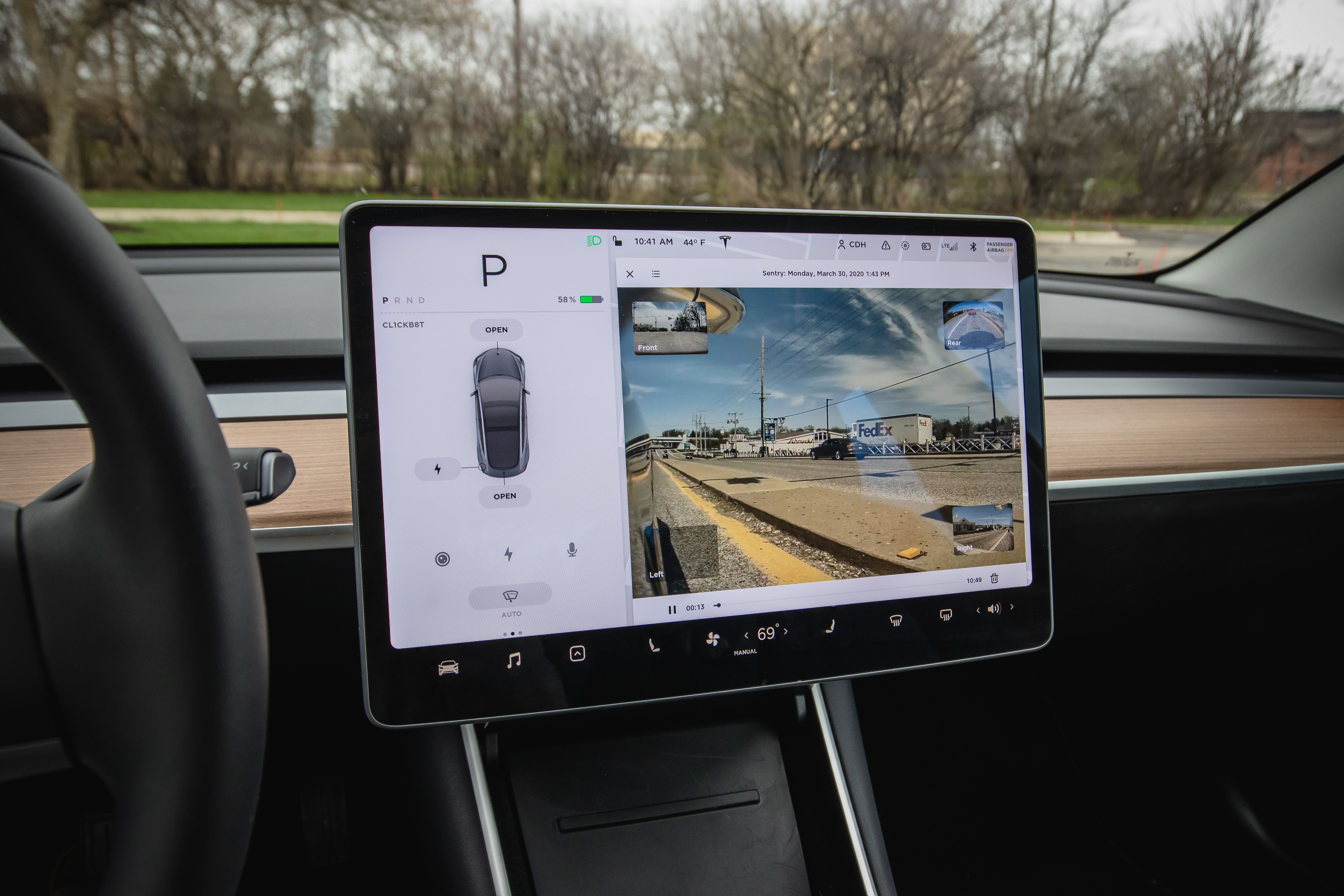 You Can Tesla Model Past Dashcam Footage on Its Screen
