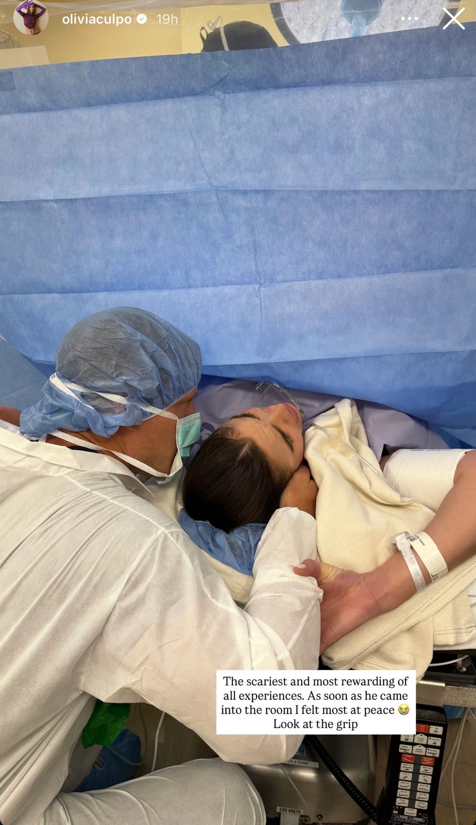 Olivia Culpo und Christian McCaffrey freuen sich über ein kleines Mädchen