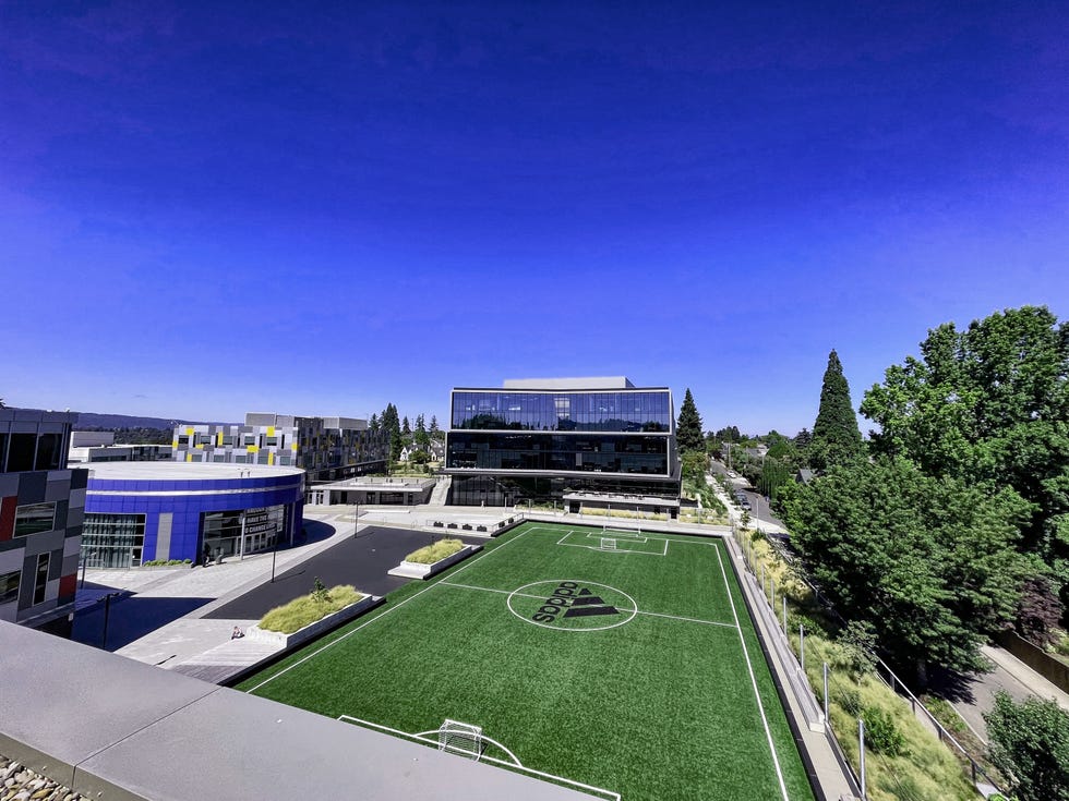 adidas village en portland, oregón