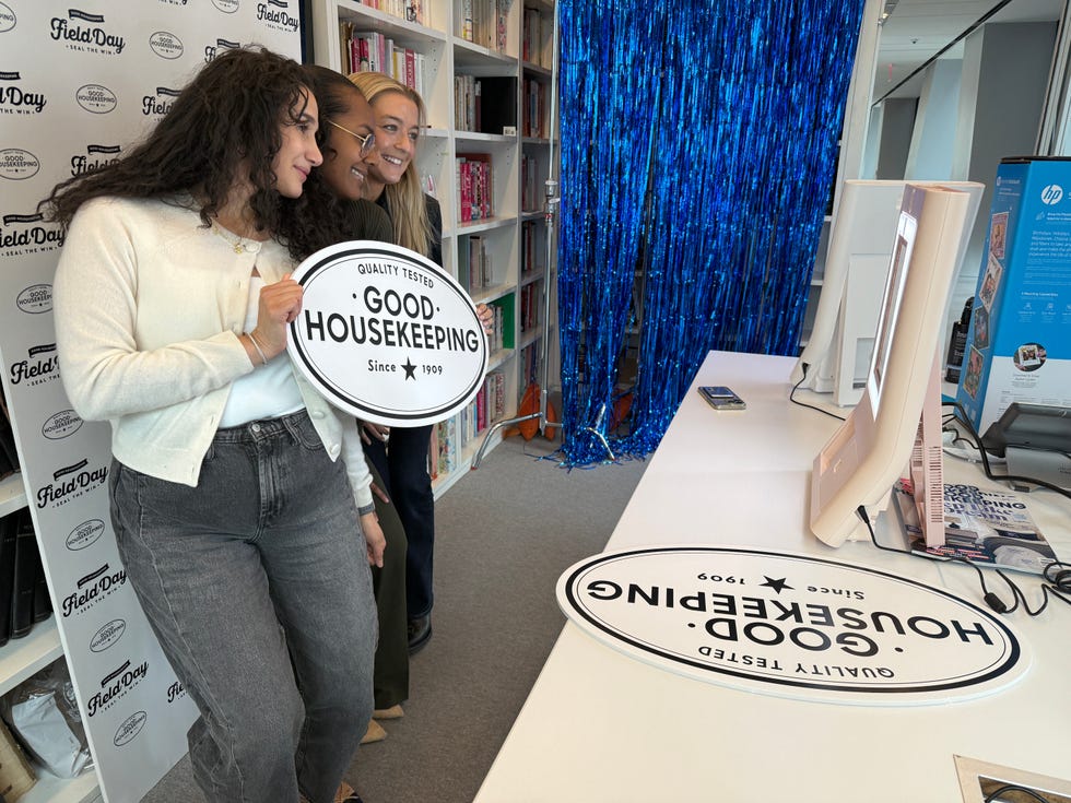 gh institute corporate event with users using photobooth