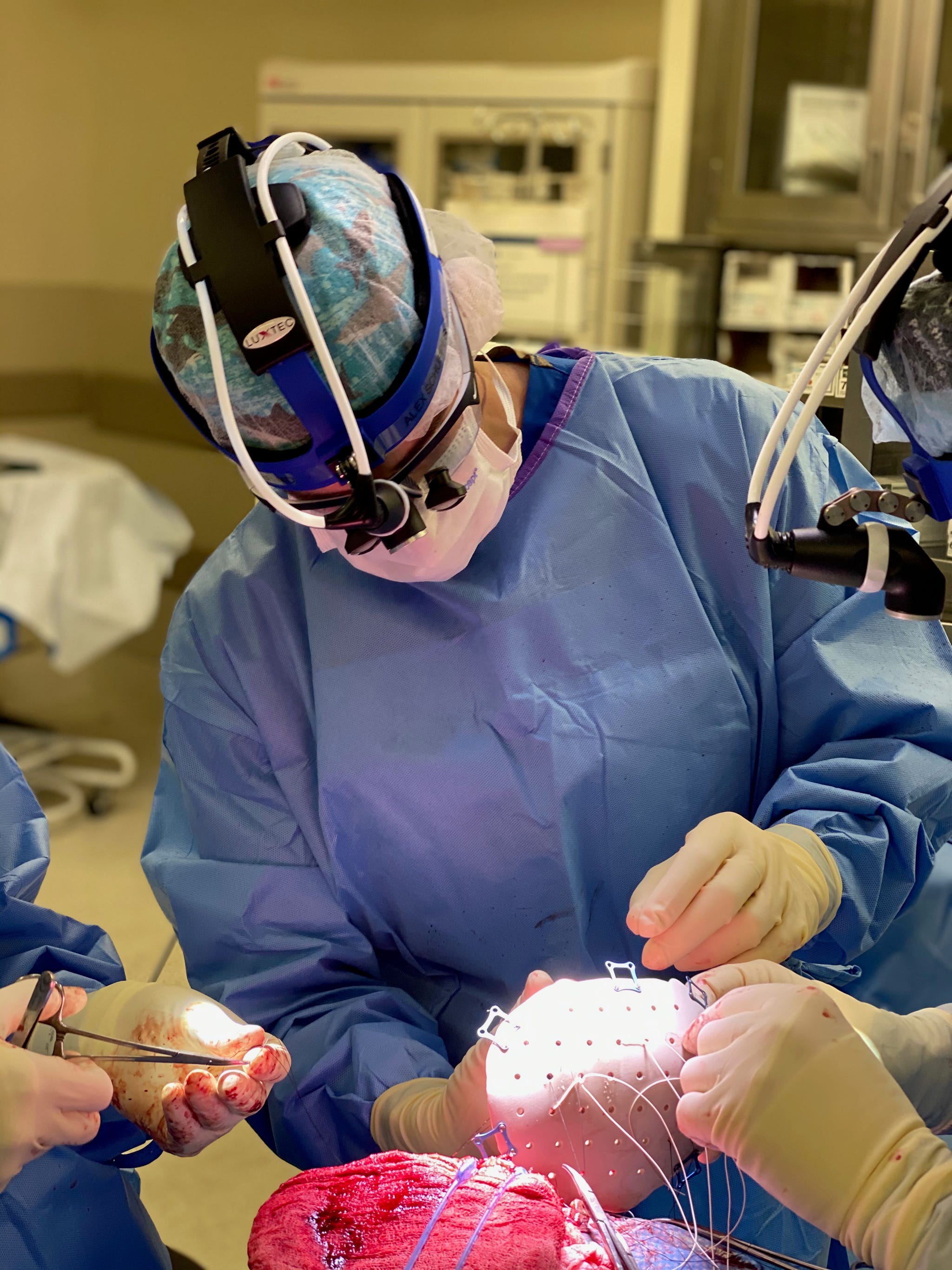 neurosurgeons at work in an operating theatre
