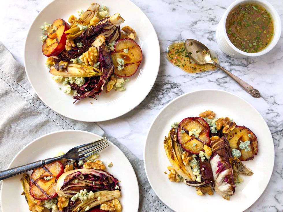 grilled plum salad with blue cheese and walnuts