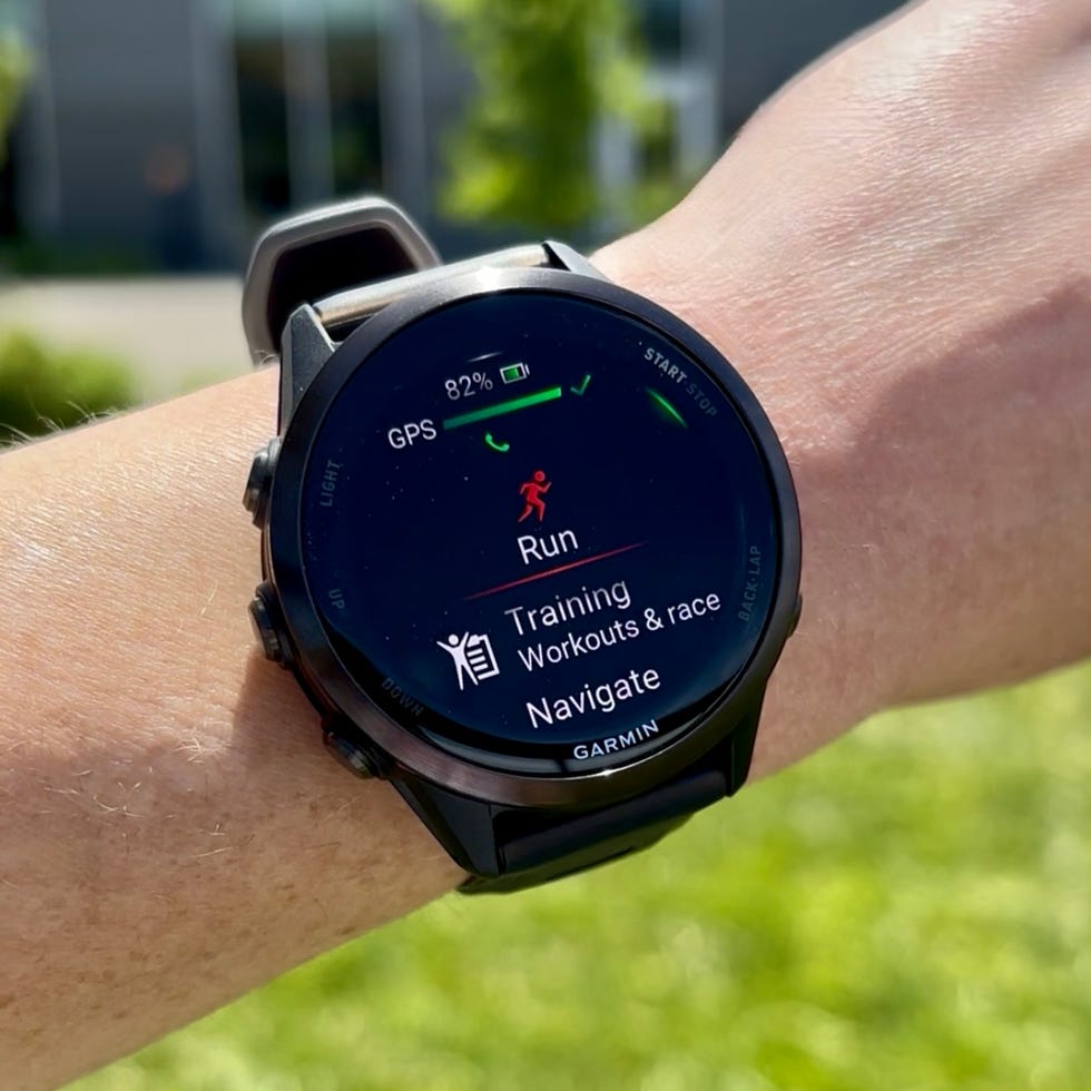 fitness smartwatch displaying running mode and options for training and navigation