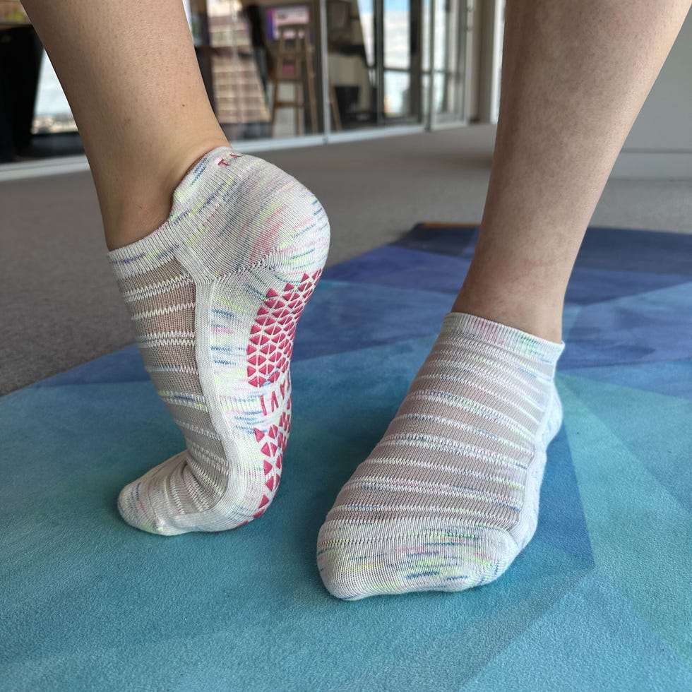 tavi women's savvy breeze grip socks