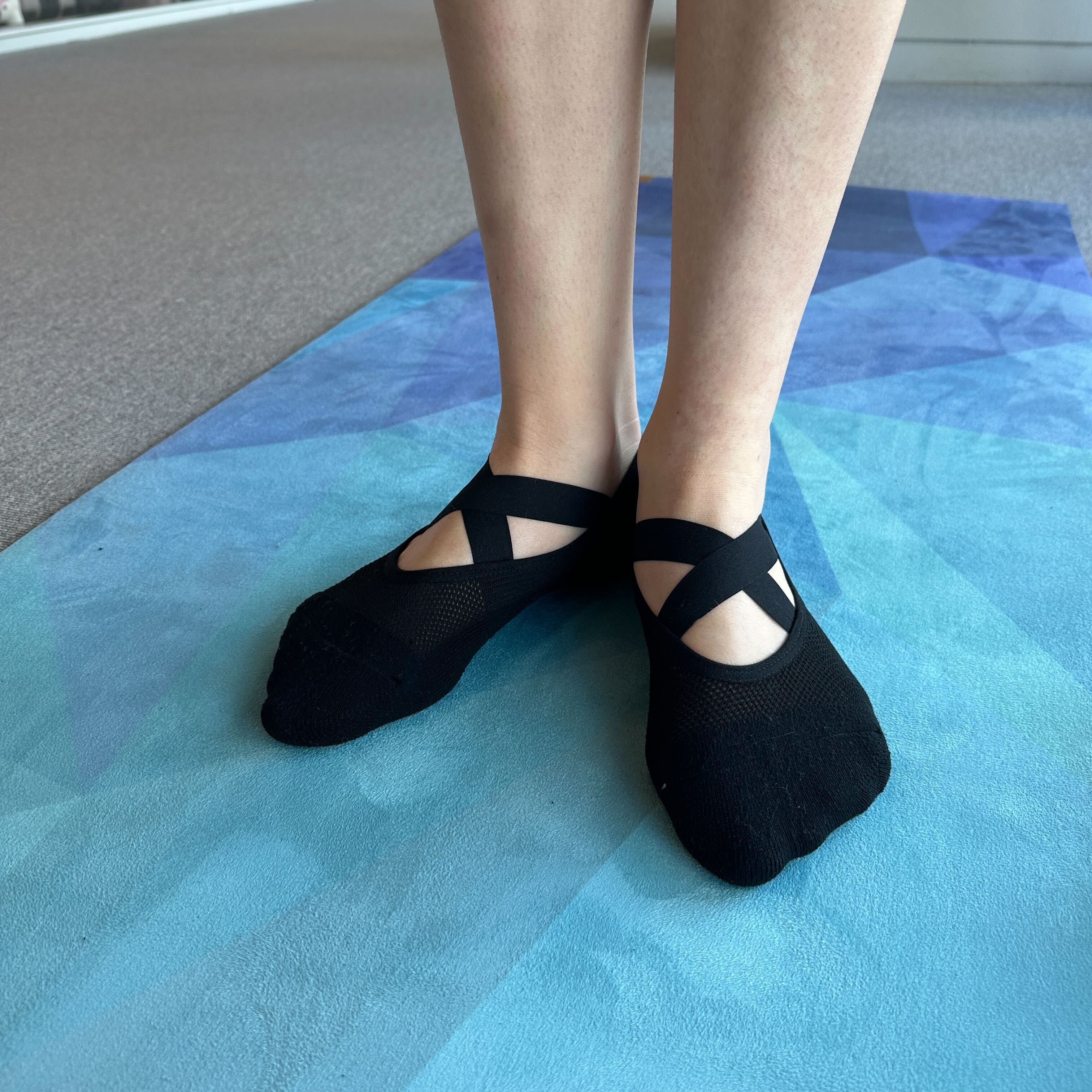 alo yoga pivot barre sock