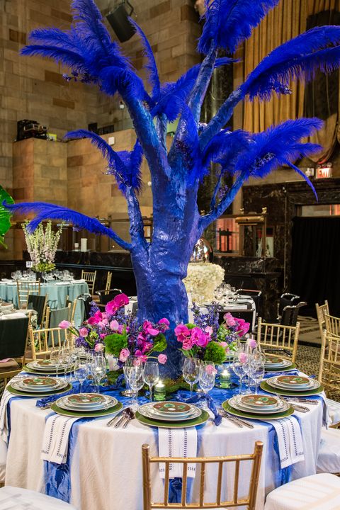 Decoration, Blue, Centrepiece, Cobalt blue, Purple, Function hall, Feather, Majorelle blue, Floristry, Branch, 