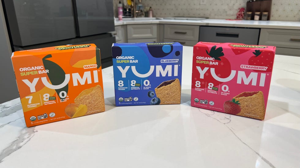 sassos testing yumi super bars in her home